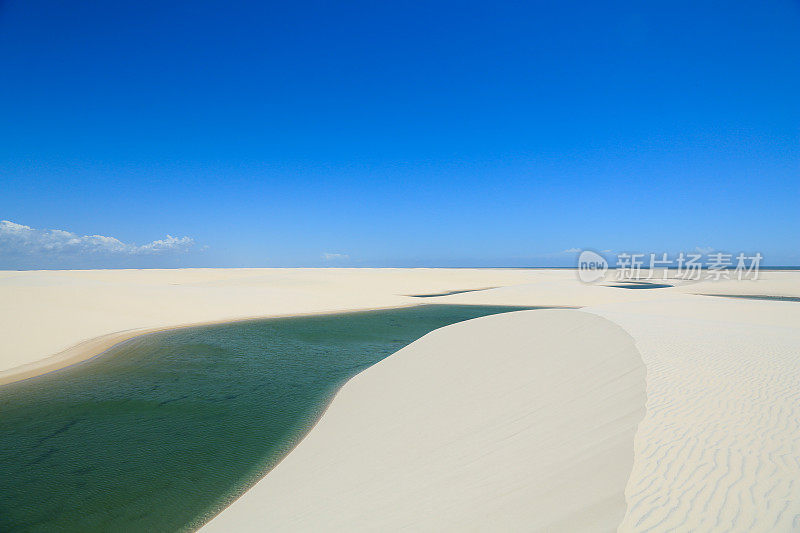 湖泊和白沙。Lencois Maranheses。马拉尼昂,巴西。